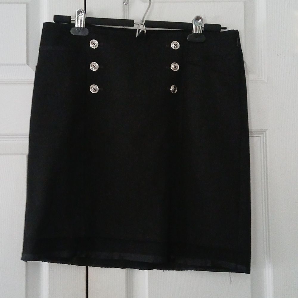 White House Black Market black  faux button front skirt  Sz 6 NWOT